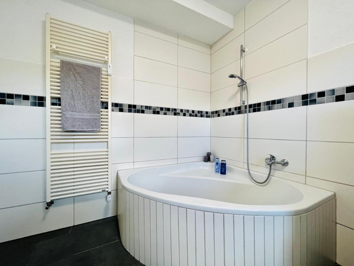 באד שטפלשטיין Ferienwohnung - Laendliche Atmosphaere, Geraeumig, Mit Arbeits- Und Parkplatz, Kueche, Netflix, Perfekt Fuer Gruppen מראה חיצוני תמונה